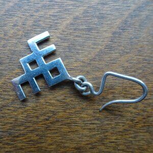 One vintage 1980s sterling silver symbol earring.